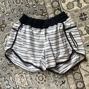 Lululemon tracker shorts